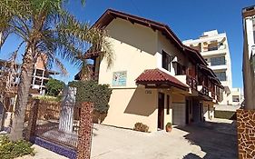 Duplex com ótimo custo x benefício pertinho da Praia de Mariscal